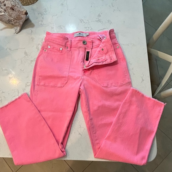 Vineyard, vines, pink denim capris - Picture 2 of 5